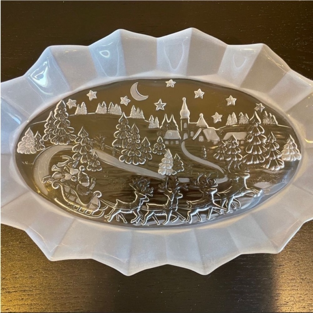 Mikasa Santa's Flight Oval Glass
Holiday Platter